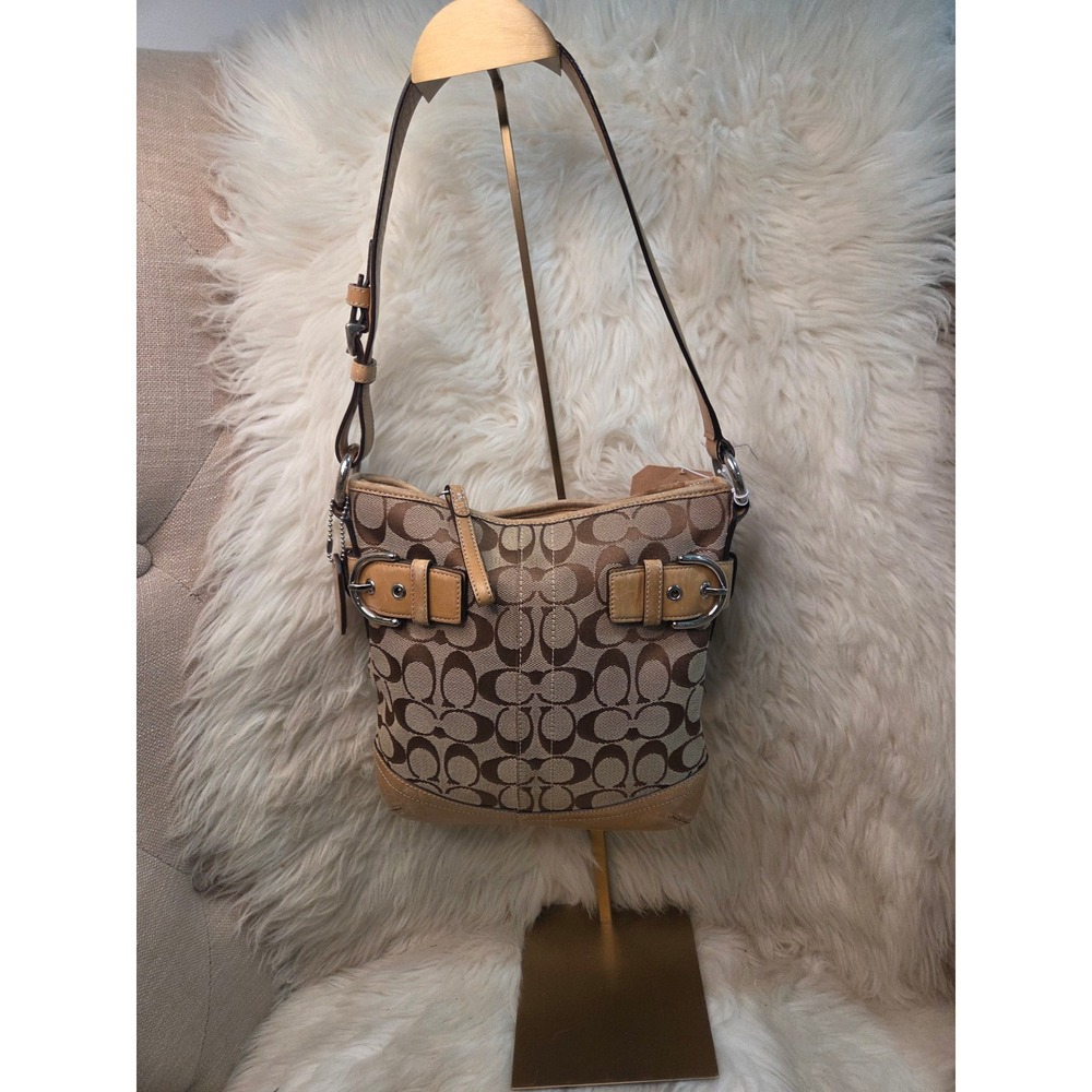 V104 Vintage Coach Signature shoulder  bag